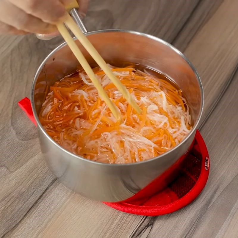 Bước 4 Làm đồ chua Bún trộn thịt nướng