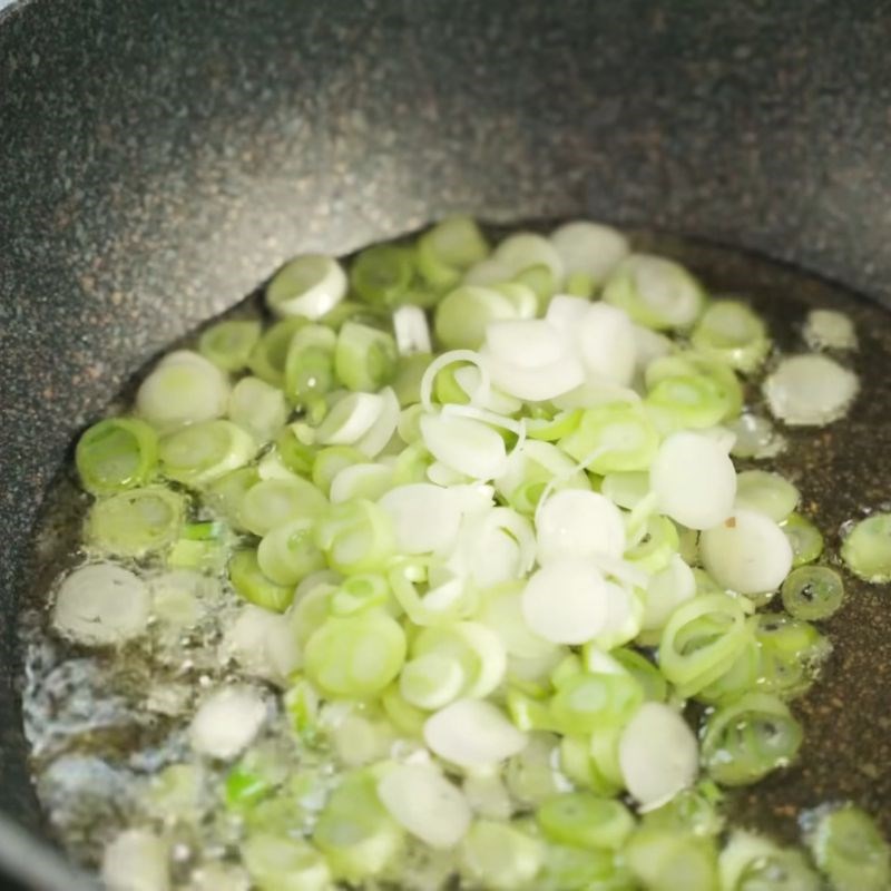 Bước 2 Làm hành phi thơm lừng Chả giò chay khoai môn đậu xanh