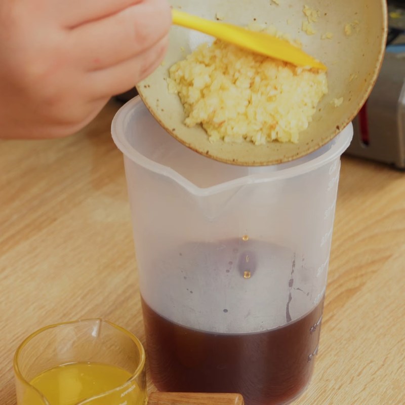 Bước 3 Làm nguội và pha trộn tỏi ớt, nước cốt tắc Nước sốt chua ngọt