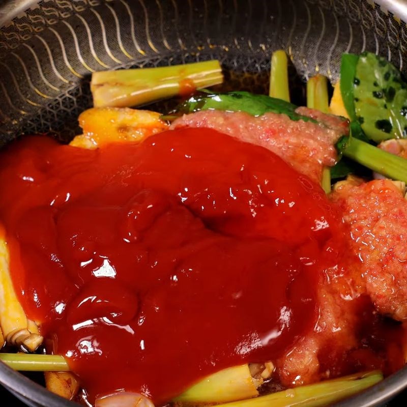Bước 3 Làm sốt lẩu Thái Tom Yum chua cay đậm đà lẩu thái hải sản