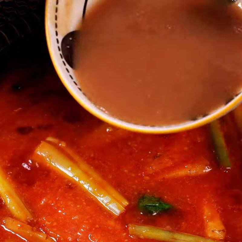Bước 3 Làm sốt lẩu Thái Tom Yum chua cay đậm đà lẩu thái hải sản