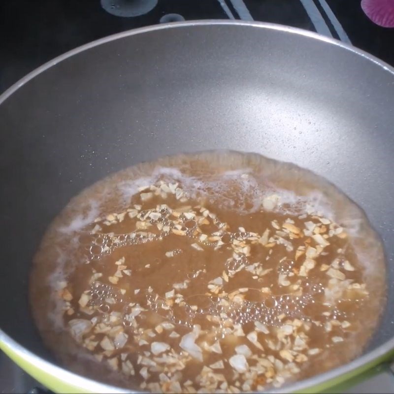 Bước 4 Làm sốt me chấm mực Mực chiên xù chấm sốt me