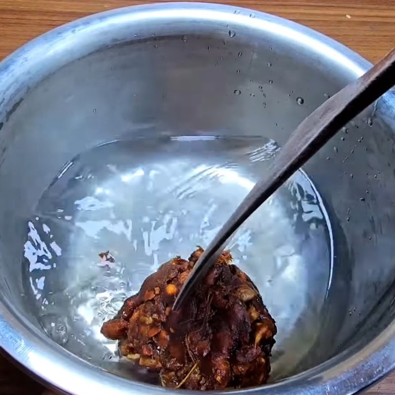 Bước 2 Lấy nước cốt me Nước sốt Thái