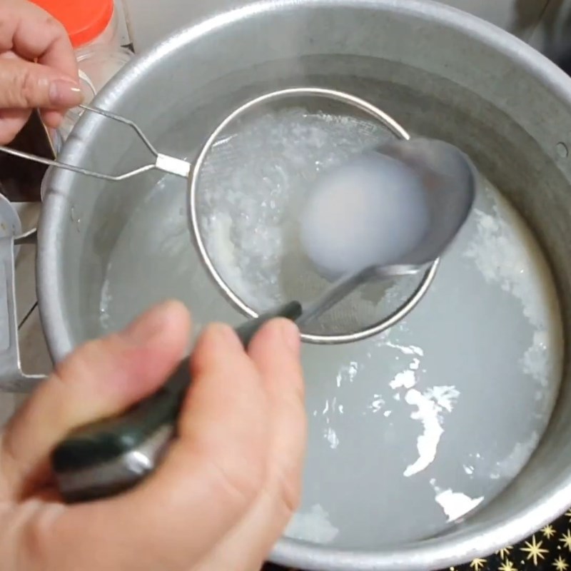 Bước 4 Nấu nước dùng và om cá Canh cá nấu hoa chuối