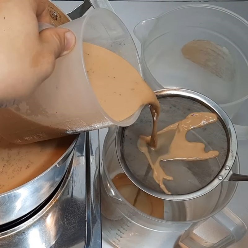 Bước 3 Lọc trà sữa và hoàn thành Trà sữa truyền thống
