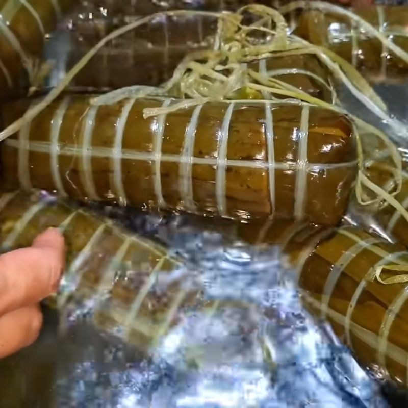 Bước 6 Luộc bánh tét truyền thống Bánh tét bằng lá chuối