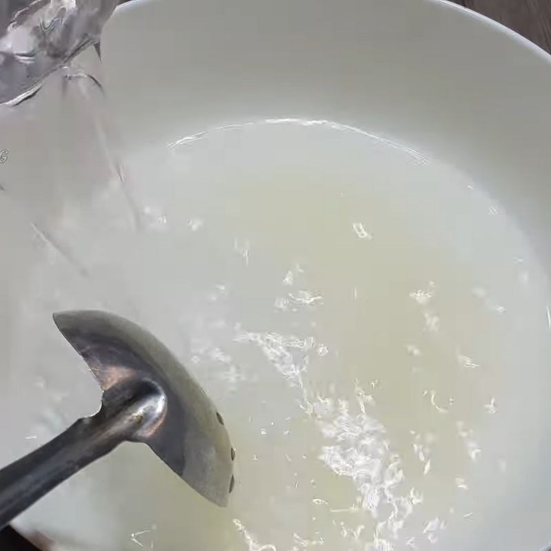 Bước 4 Luộc chè và pha nước đường Chè trôi nước bằng bột năng
