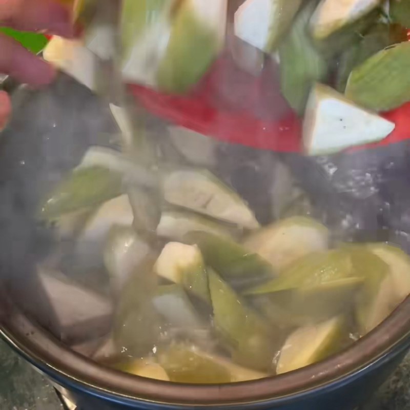 Bước 2 Luộc chuối xanh Chuối nấu đánh nhuyễn