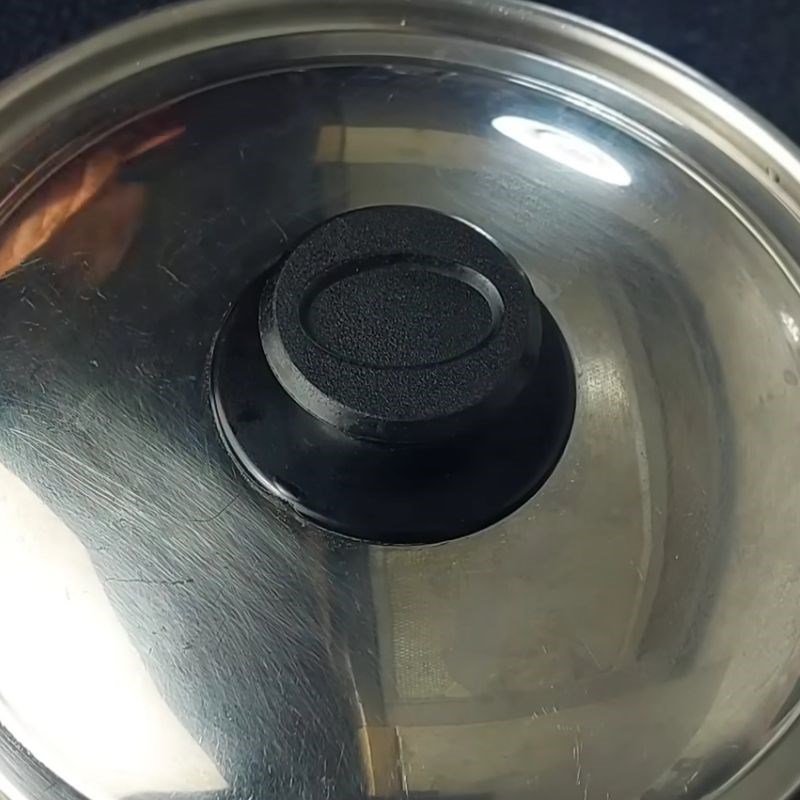 Bước 3 Luộc hạt dẻ với gia vị Hạt dẻ luộc