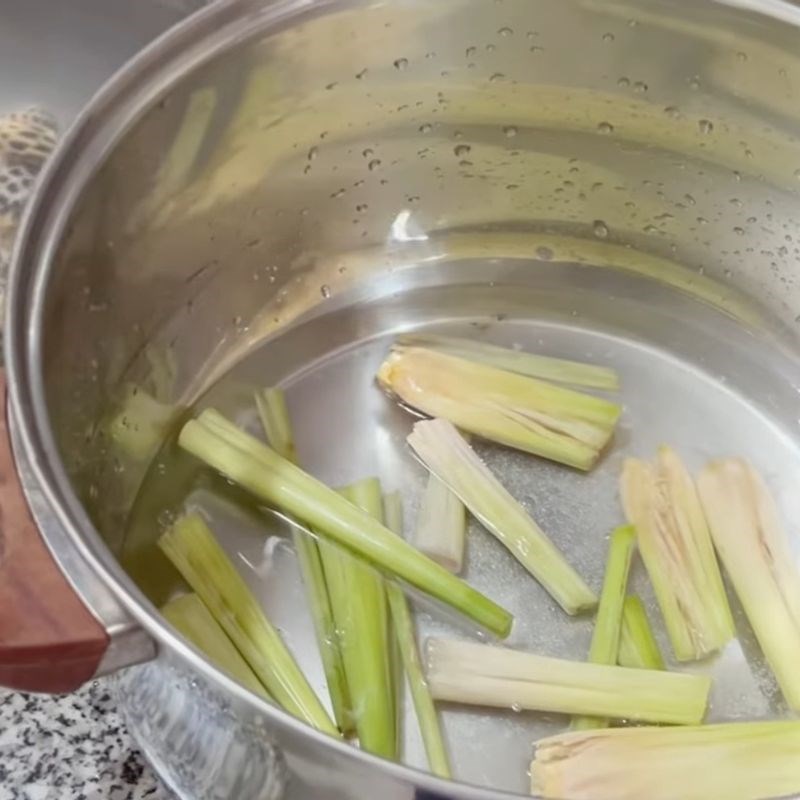 Bước 2 Luộc ốc hương thơm ngon với nước dừa và sả Ốc hương luộc