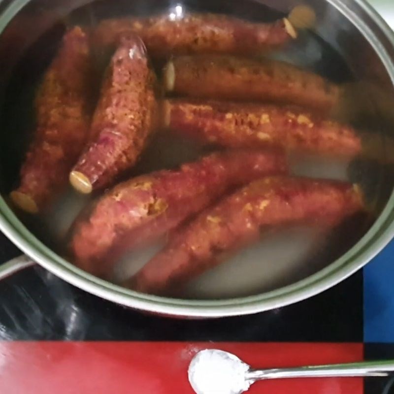 Bước 3 Luộc sơ khoai lang mật Khoai lang mật nướng