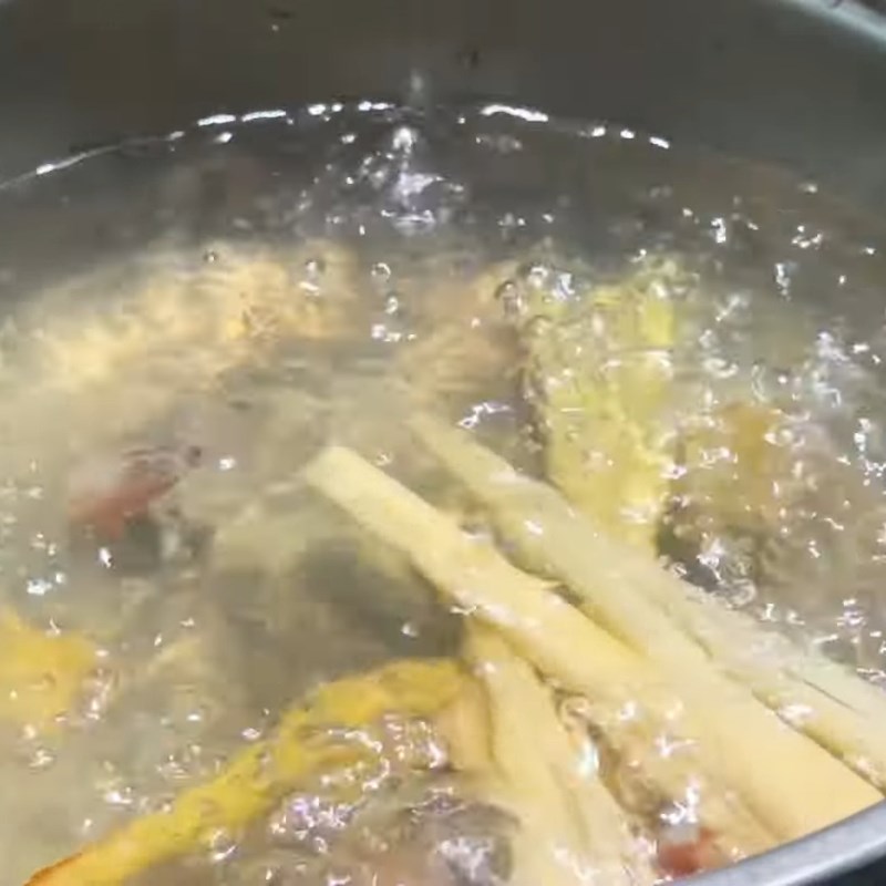 Bước 3 Luộc thịt ngan chuẩn vị Ngan tái chanh