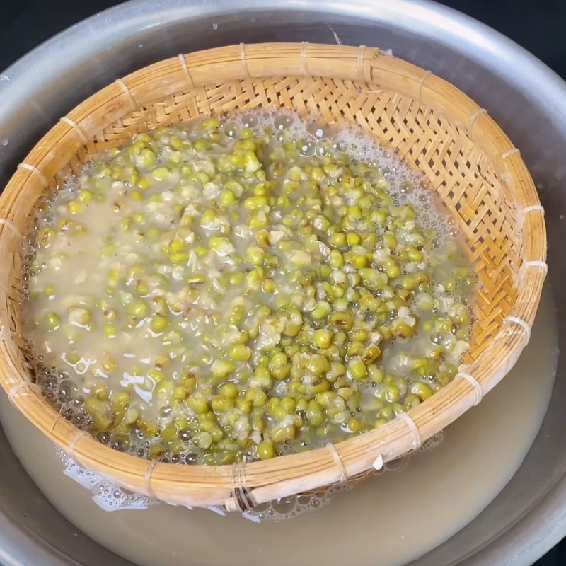 Bước 3 Luộc và ngào đường các loại đậu hạt Chè thập cẩm nước cốt dừa