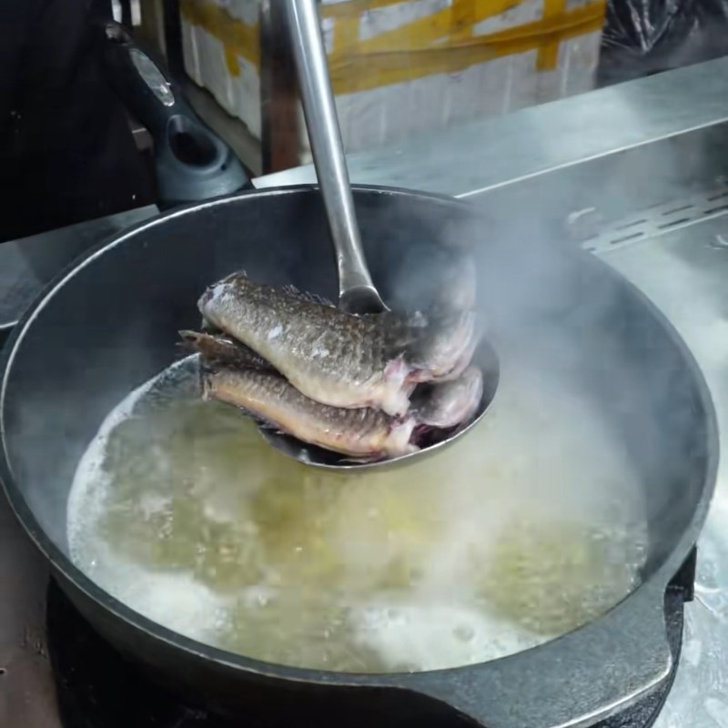 Bước 3 Nấu canh cá bớp lá lốt Cá bớp nấu lá lốt