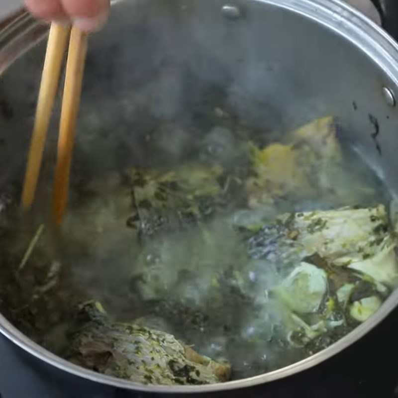 Bước 3 Nấu canh cá rau sắn chua đậm đà Rau sắn muối chua nấu cá