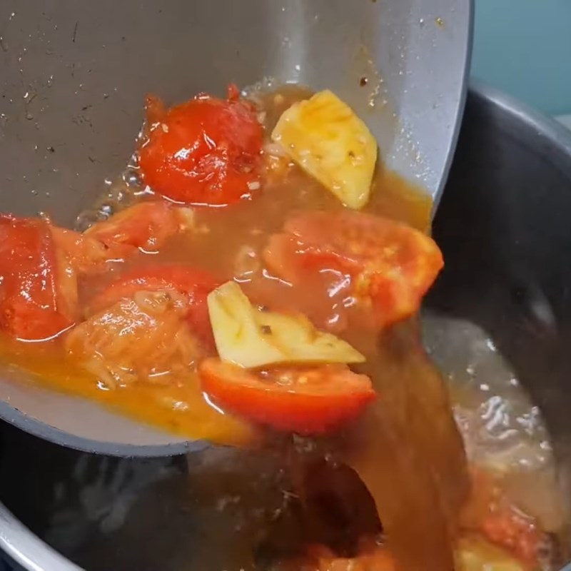 Bước 4 Nấu canh sườn chua dọc mùng Canh dọc mùng sườn