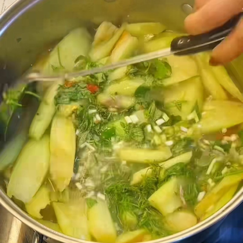 Bước 4 Nấu canh Canh cá dọc mùng mẻ