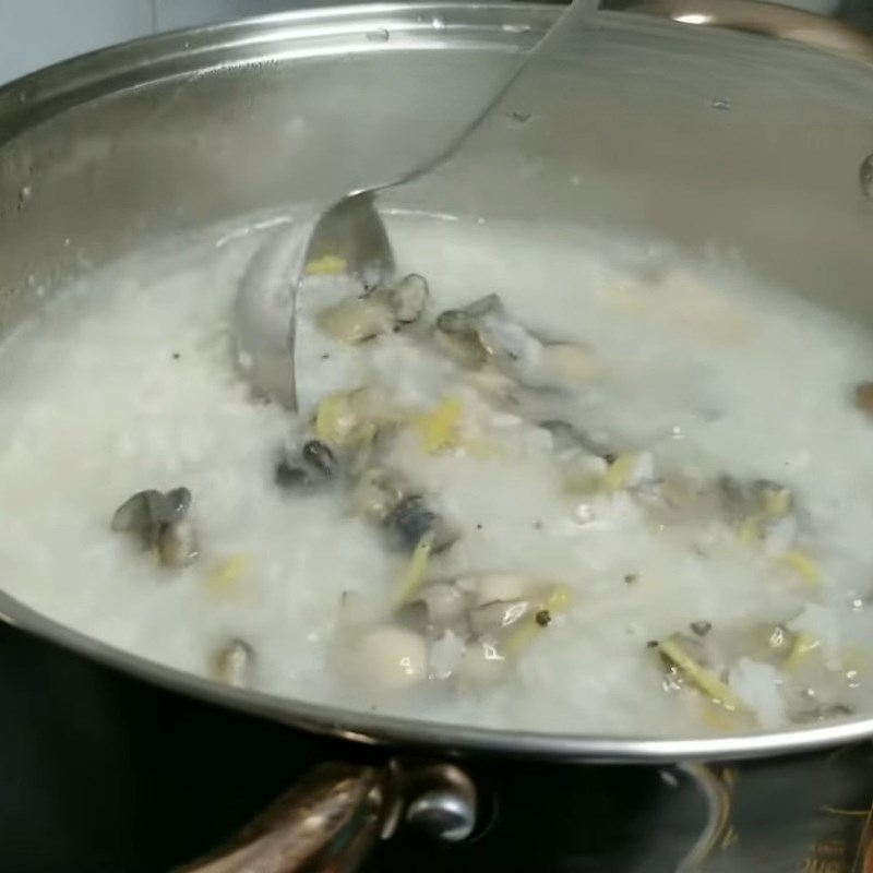 Bước 4 Nấu cháo dinh dưỡng với nấm rơm (tùy chọn) Cháo hàu ngon không tanh