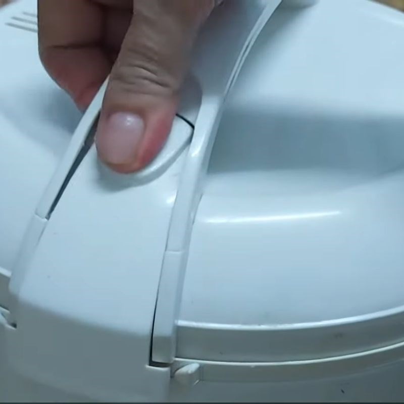 Bước 2 Nấu đậu xanh bằng nồi cơm điện Chè đậu xanh đánh bằng nồi cơm điện