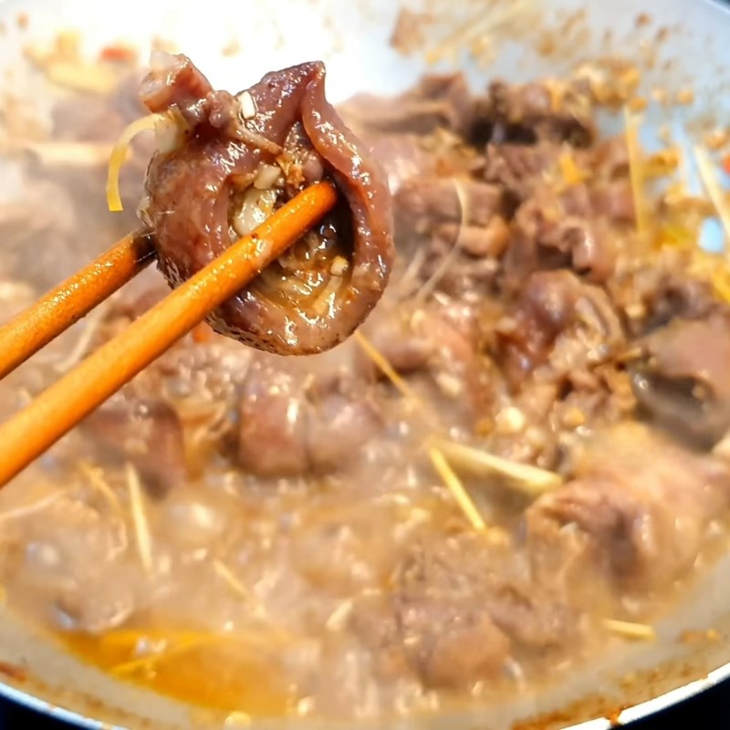 Bước 4 Nấu gà với nước cốt dừa Gà chọi xào lăn