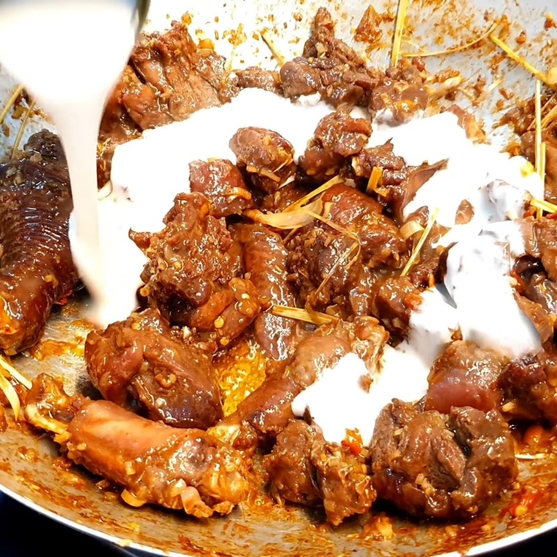 Bước 4 Nấu gà với nước cốt dừa Gà chọi xào lăn