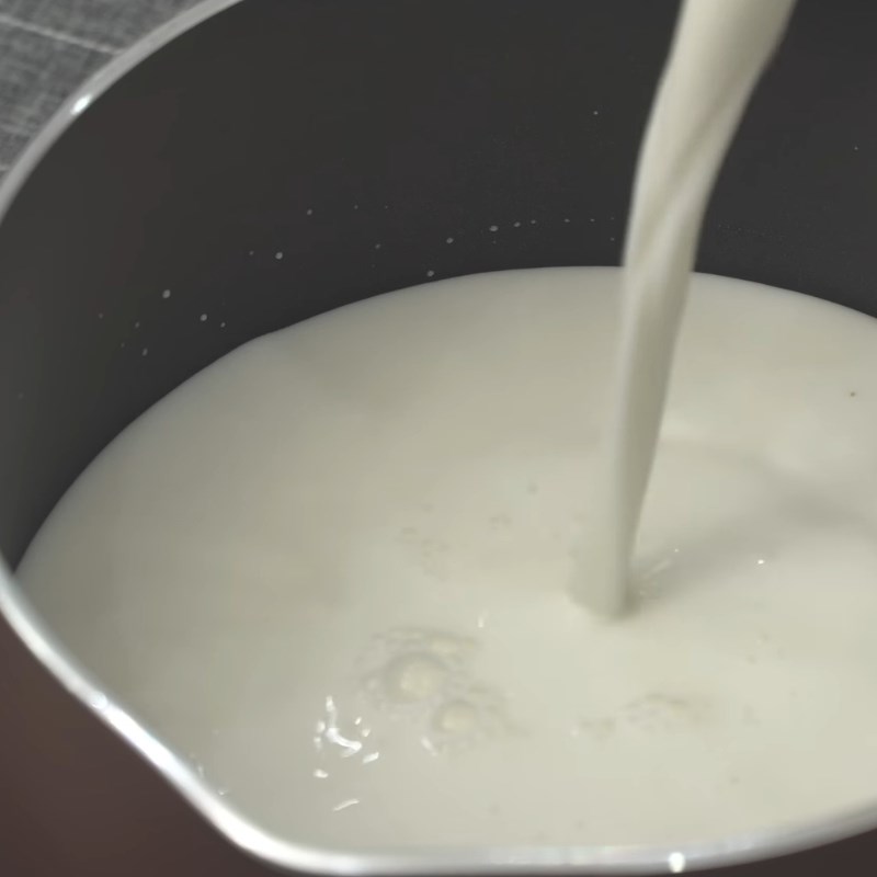 Bước 3 Nấu hỗn hợp sữa kem Bánh caramen