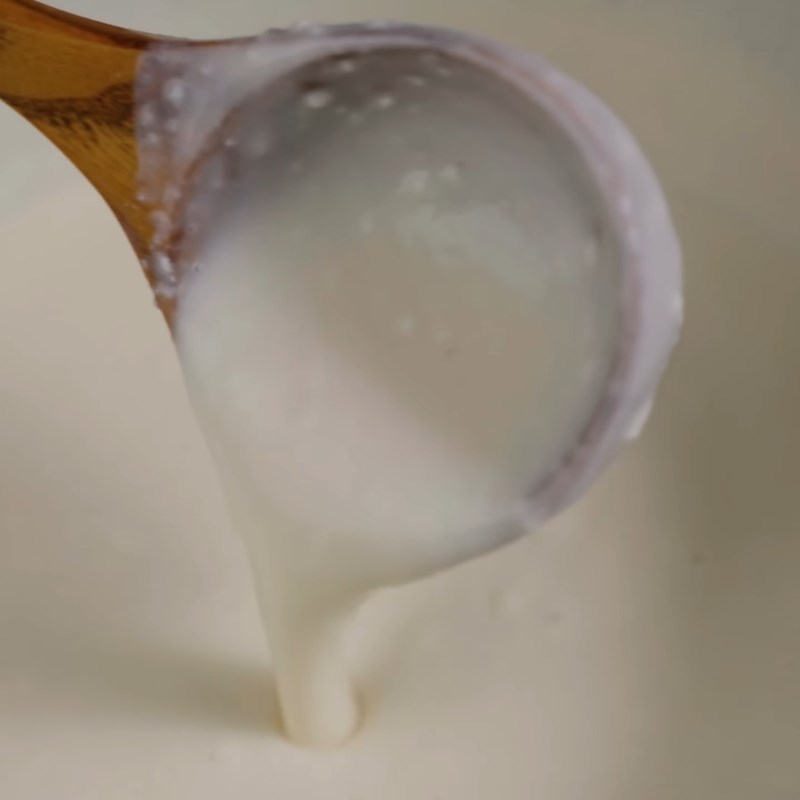 Bước 2 Nấu hỗn hợp sữa và cốt dừa Kem chuối không cần bột năng