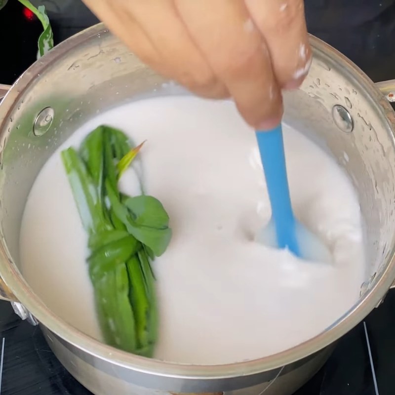 Bước 5 Nấu nước cốt dừa lá dứa Chè thập cẩm nước cốt dừa