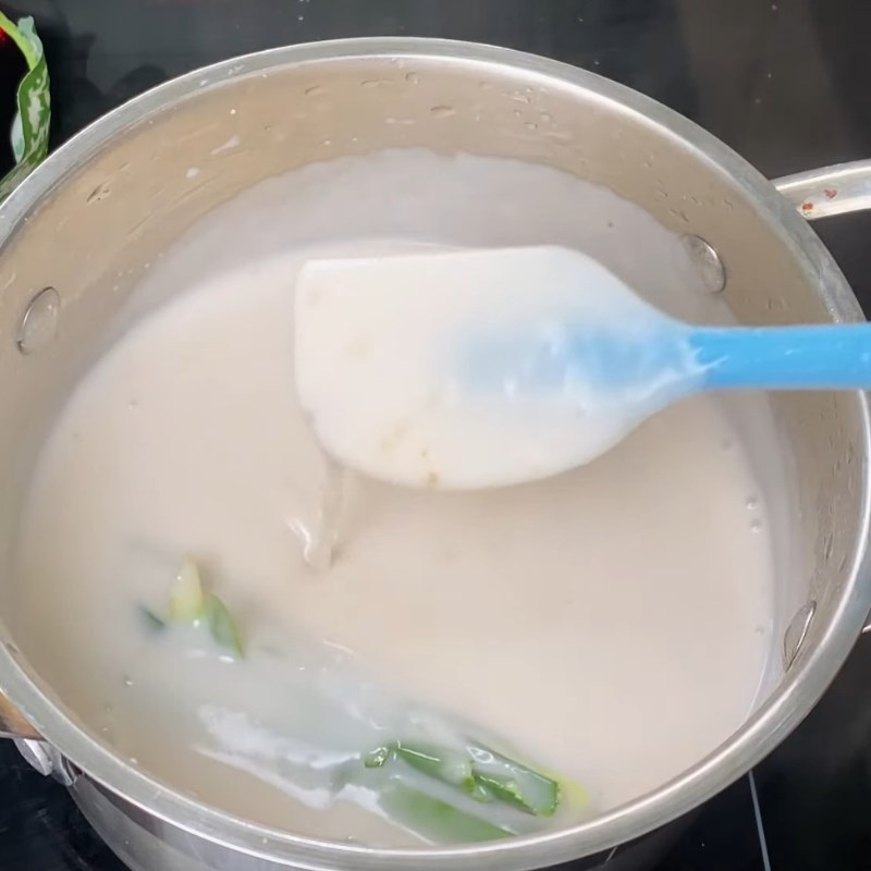 Bước 5 Nấu nước cốt dừa lá dứa Chè thập cẩm nước cốt dừa