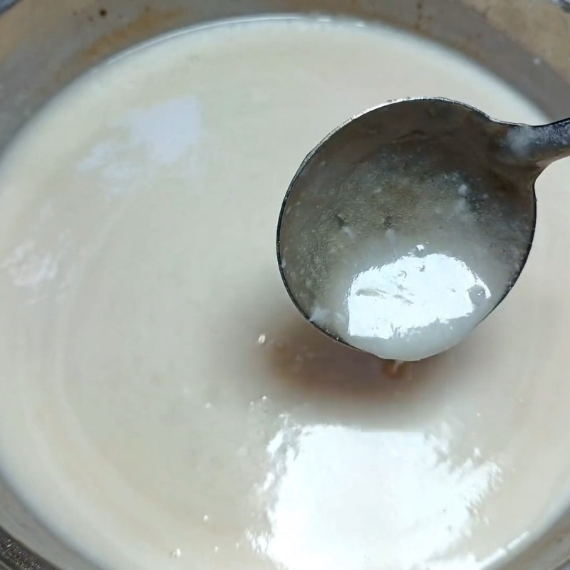 Bước 2 Nấu nước cốt dừa sánh mịn với bột năng Kem chuối bột năng