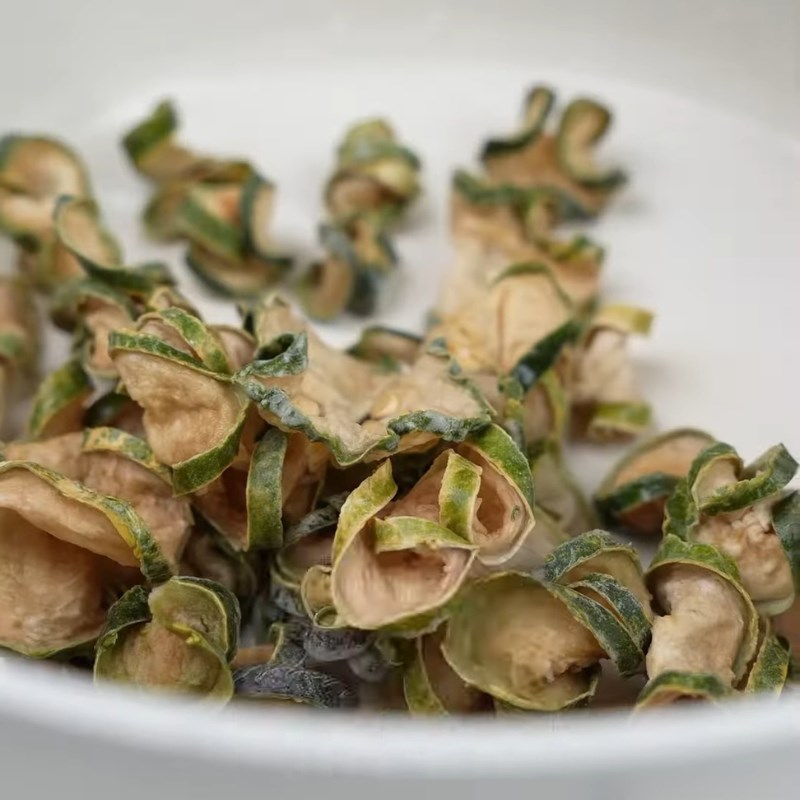 Bước 1 Nấu nước cốt nền từ bí đao khô Nước bí đao