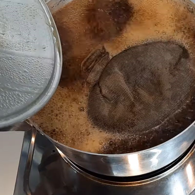 Bước 1 Nấu nước cốt trà đậm đà Trà sữa truyền thống