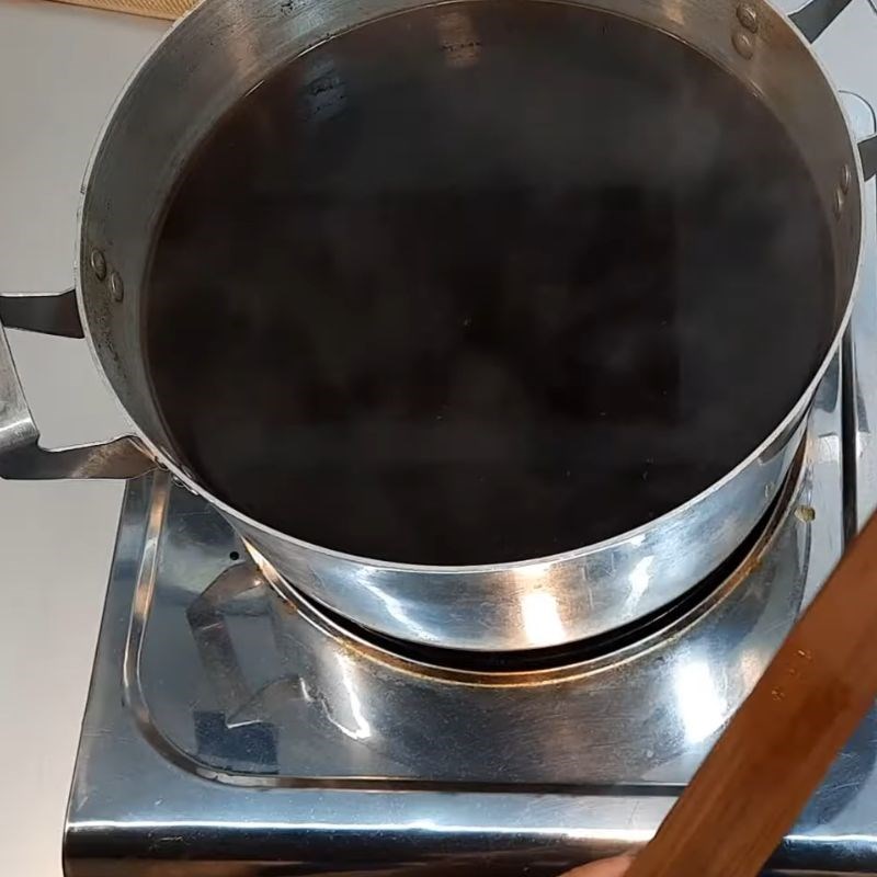 Bước 1 Nấu nước cốt trà đậm đà Trà sữa truyền thống