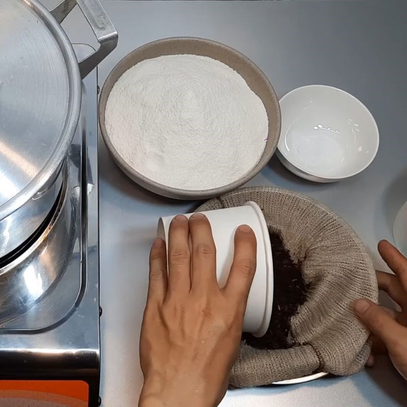 Bước 1 Nấu nước cốt trà đậm đà Trà sữa truyền thống