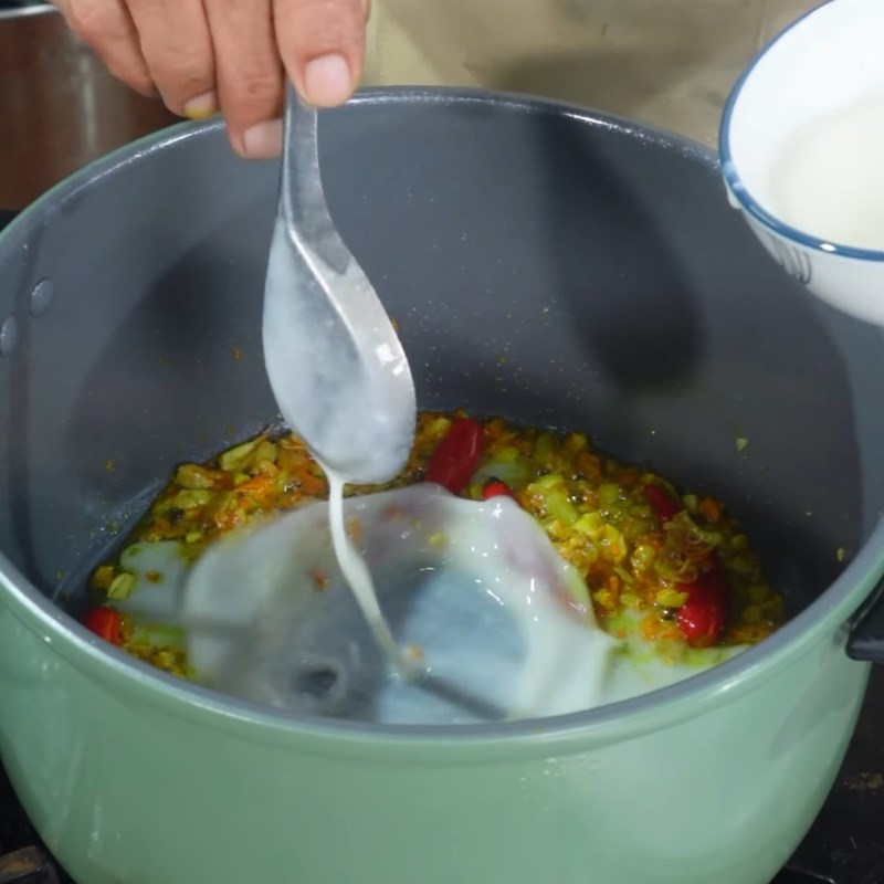 Bước 4 Nấu nước dùng canh cá dọc mùng nấu mẻ Canh chua dọc mùng cá mẻ