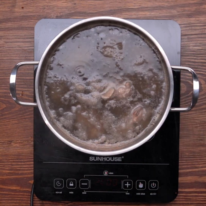Bước 3 Nấu nước dùng xương heo Bò kho nấu bằng gói gia vị