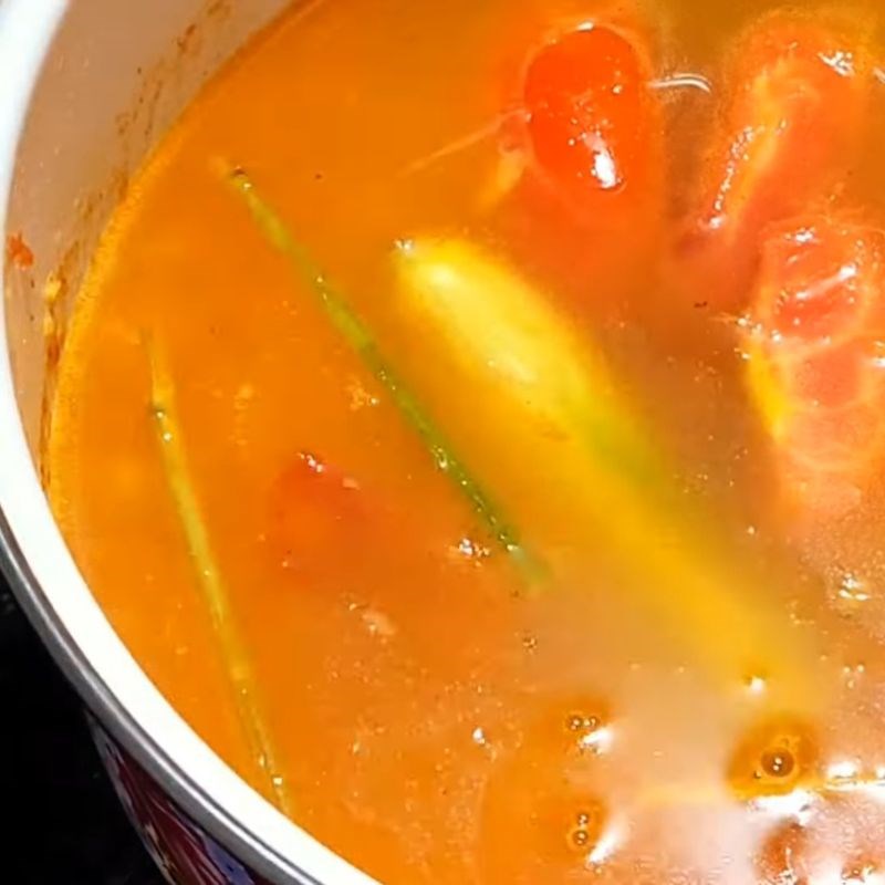 Bước 4 Nấu nước lẩu cua Cà Mau Lẩu cua Cà Mau