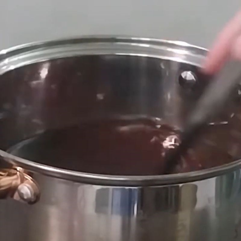 Bước 2 Nấu nước sốt bò đen Nước sốt bò trộn bánh tráng