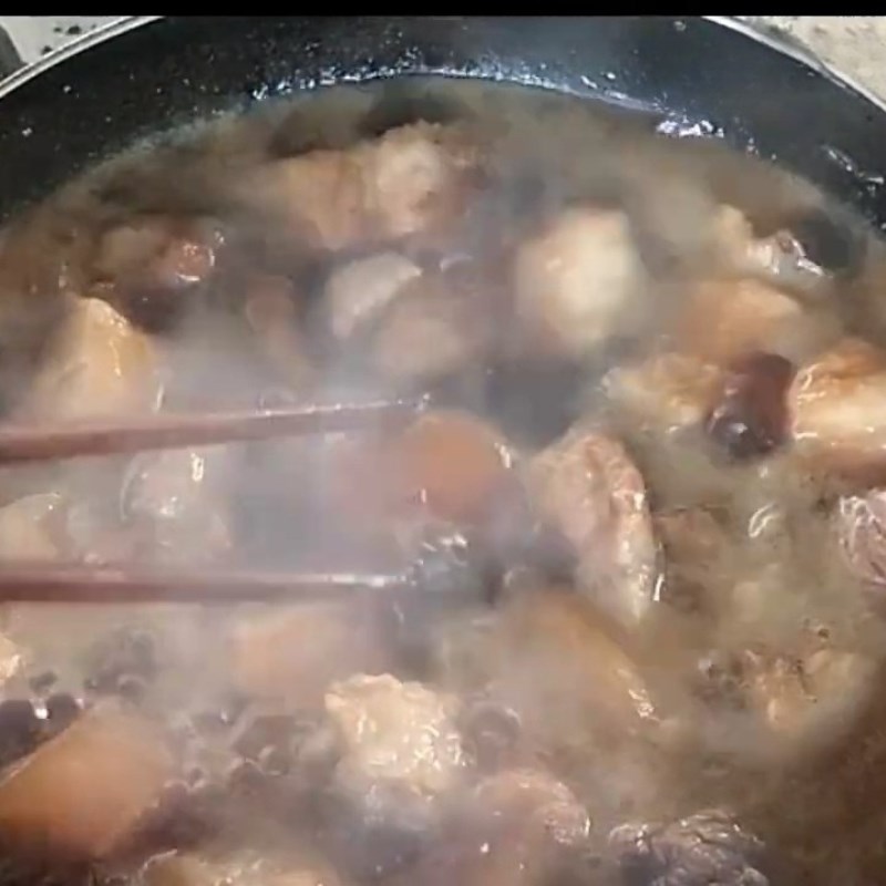 Bước 3 Nêm gia vị và đun thịt Mít non kho thịt