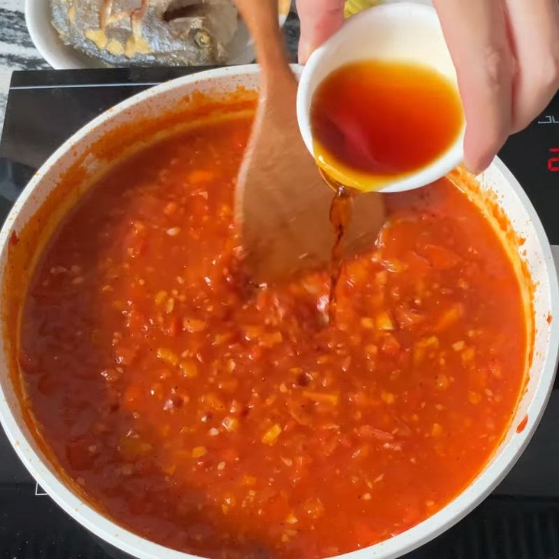 Bước 4 Nêm nếm gia vị và hoàn thiện sốt Cá chim sốt cà chua