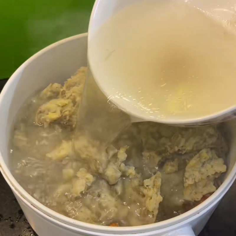 Bước 4 Nấu chuối tán nhuyễn với thịt Chuối nấu đánh nhuyễn