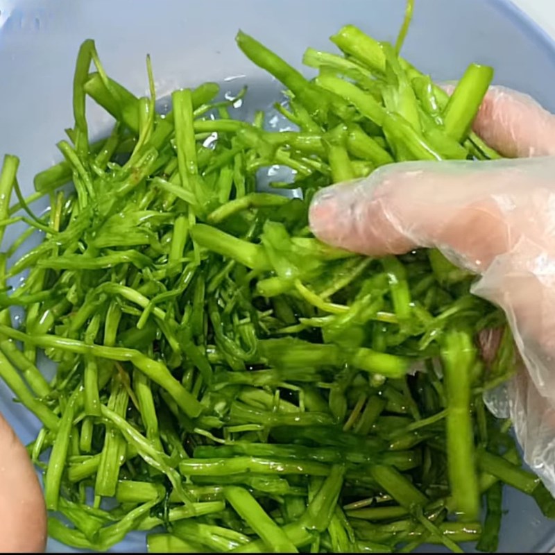 Bước 3 Ngâm rau củ giòn ngon Gỏi bò rau muống