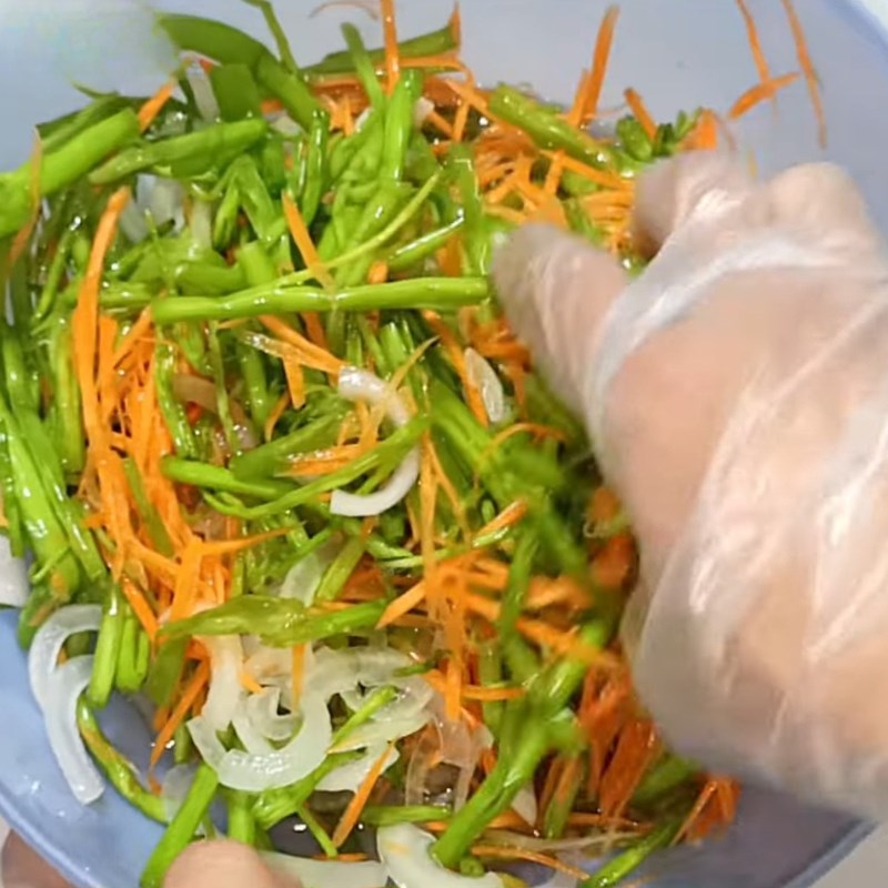 Bước 3 Ngâm rau củ giòn ngon Gỏi bò rau muống