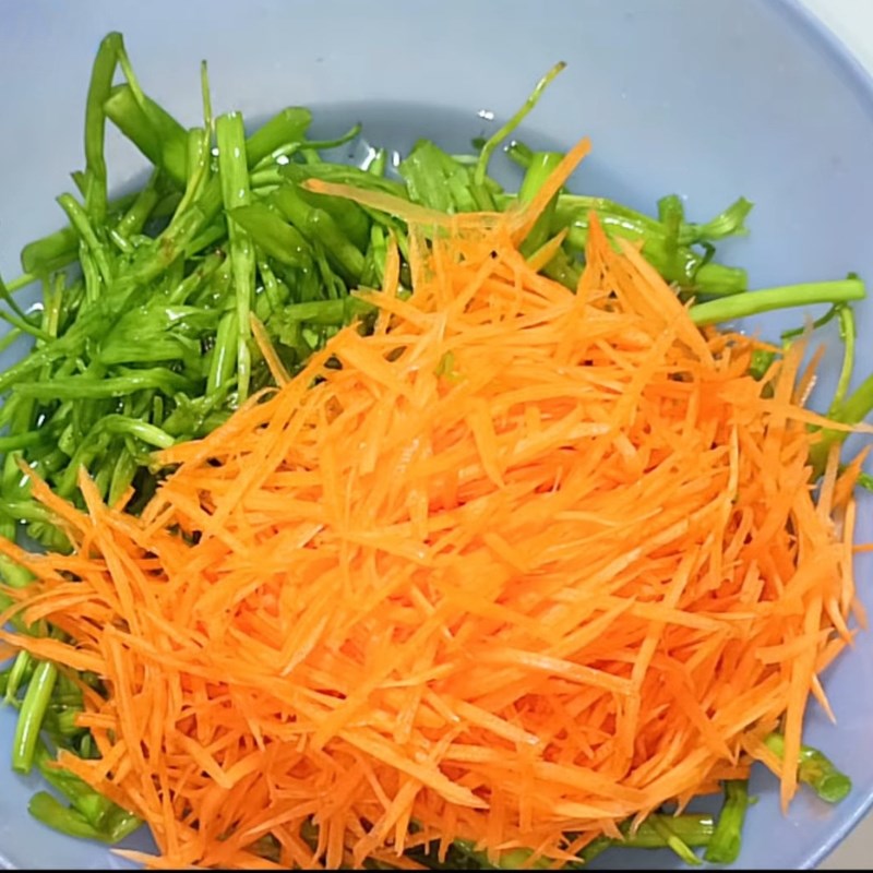 Bước 3 Ngâm rau củ giòn ngon Gỏi bò rau muống