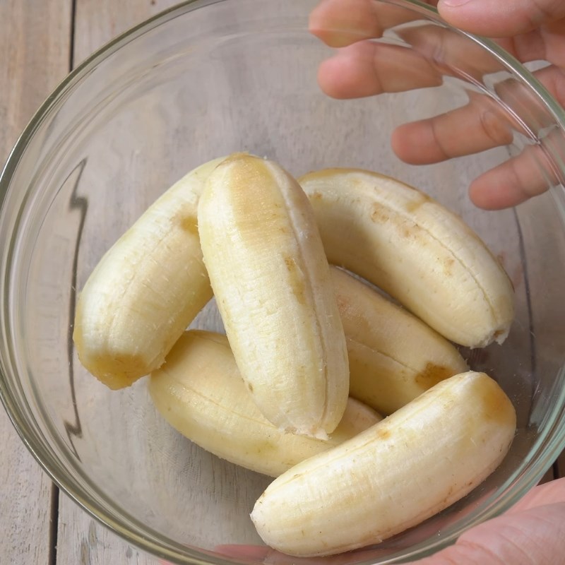 Bước 1 Nghiền chuối Bánh chuối hấp bột mì