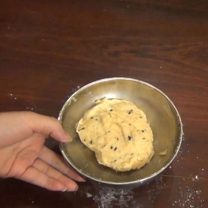 Bước 3 Nhào và ủ bột bánh quy bánh quy bằng nồi chiên không dầu