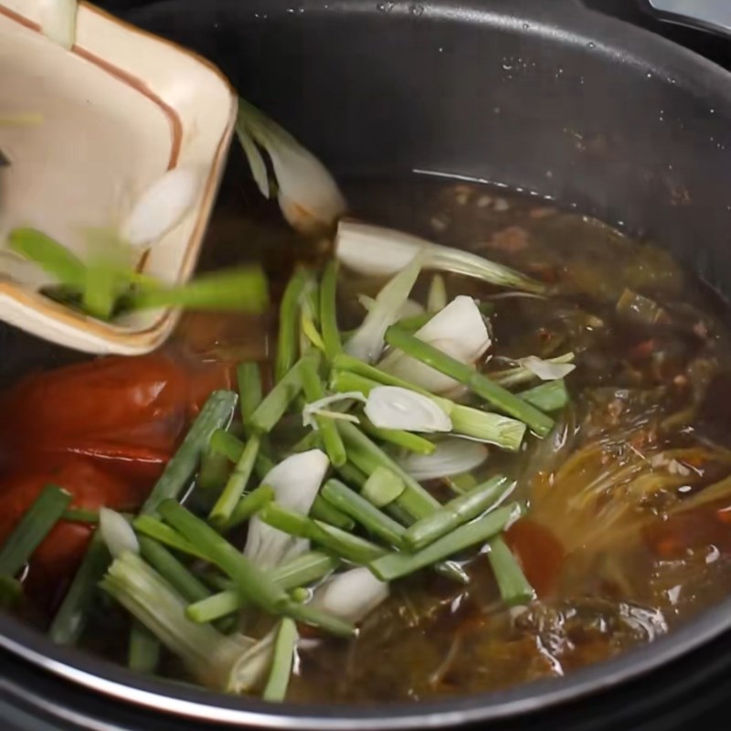 Bước 3 Ninh mềm dẻ sườn bò Dẻ sườn bò nấu dưa chua