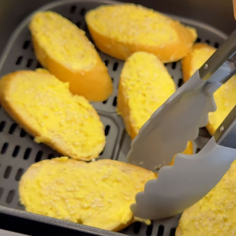 Bước 4 Nướng bánh mì bơ sữa bằng nồi chiên không dầu bánh mì nướng bơ sữa