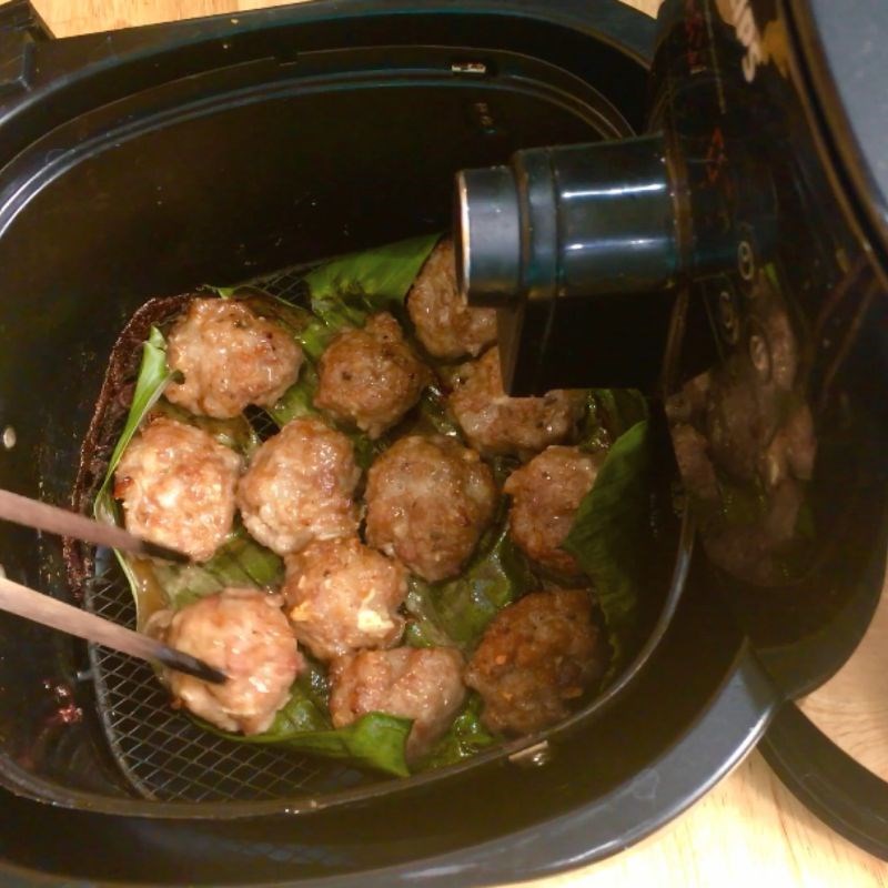 Bước 3 Nướng chả viên bằng nồi chiên không dầu Chả viên nướng