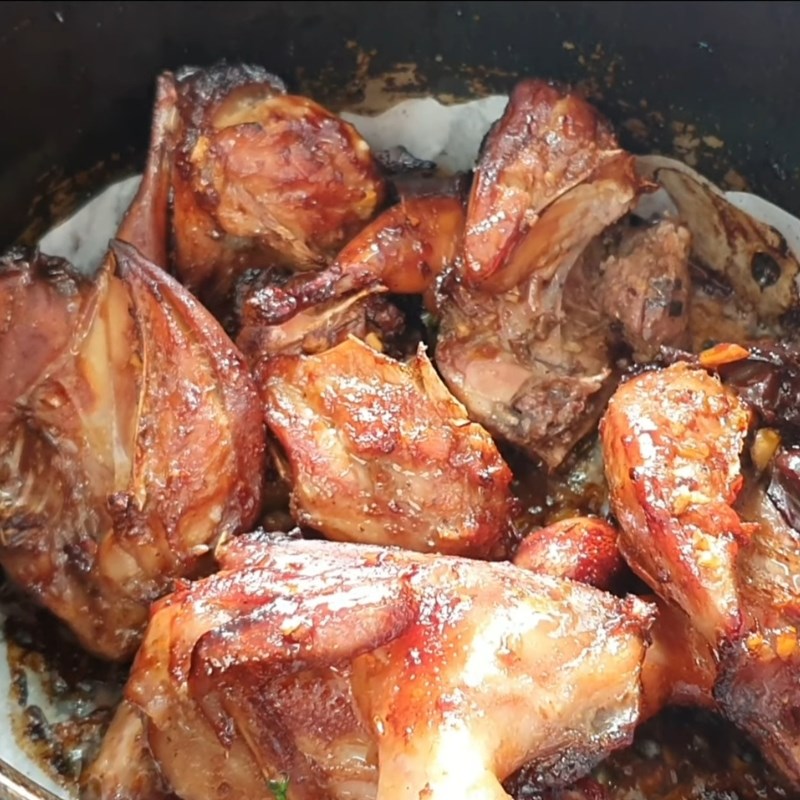Bước 3 Nướng chim cút bằng nồi chiên không dầu Chim cút nướng bằng nồi chiên không dầu